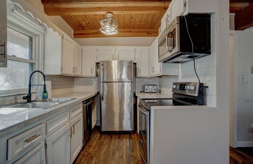 McCalla Cabina | 8 Bed Cabin, between Tuscaloosa and Bham, Close to Golf Courses