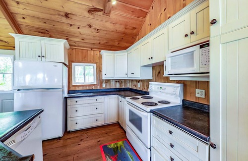 Muskoka Lakes Cabaña | 8 bedroom 4 bath Island getaway on Lake Rosseau!