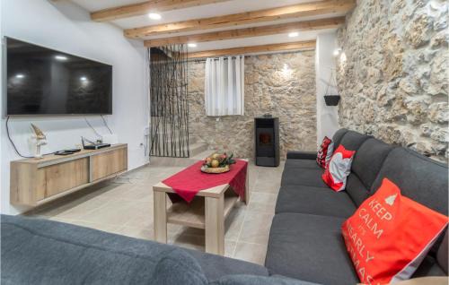 Tribalj Casa | 8 Bedroom Cozy Home In Tribalj