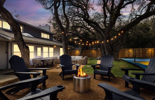 North San Antonio - SAT Casa | 8 Bedroom~Pickleball~Heated Pool~Sleeps 22~.5 acre~ Hot Tub~Game Room Mini Golf