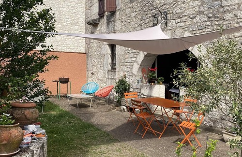 Belfort-du-Quercy Casa | 8 bedroom holiday home with swimming pool in charming Lot village