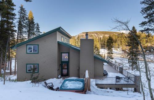 Crown Casa | 8 Crown Drive by Summit County Mountain Retreats