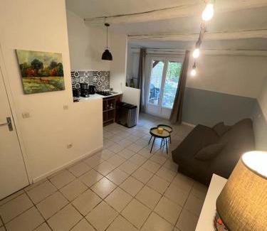 Saint-Aubin-de-Nabirat Casa | 8-Gîte 5 personnes avec piscine