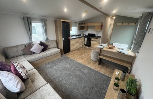 Heacham Cabina | 8 Guests - Swimming Pool - 1min to the Beach