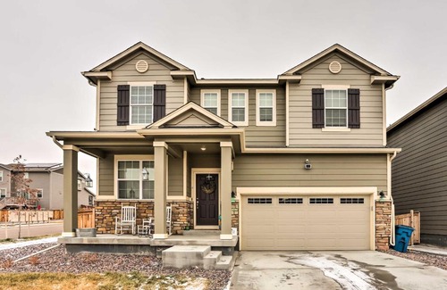 Commerce City Casa | 8 Mi to Barr Lake Cozy Commerce City Home!