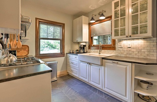 Strathmoor Village Casa | ¡NUEVO! Louisville Inicio w / Sunroom 3 Mi. al centro!