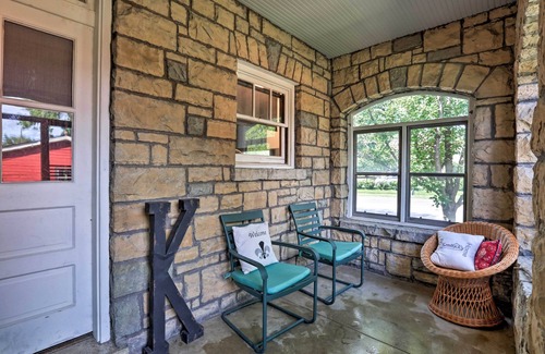 Strathmoor Village Casa | ¡NUEVO! Louisville Inicio w / Sunroom 3 Mi. al centro!