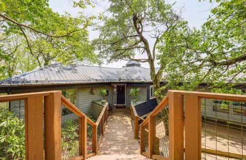 Seven Devils Casa | 8 Mi to Ski Slopes! Hot Tub Haven in Seven Devils