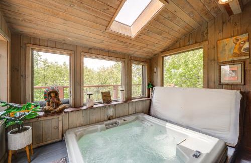 Seven Devils Casa | 8 Mi to Ski Slopes! Hot Tub Haven in Seven Devils
