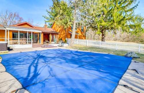 Mount Pocono Casa | 8 Mi to Slopes Family Escape with Hot Tub in Cresco