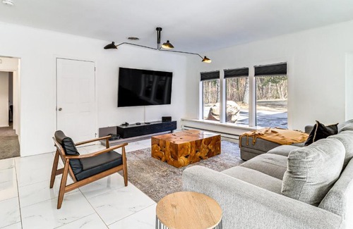 Mount Pocono Casa | 8 Mi to Slopes Family Escape with Hot Tub in Cresco