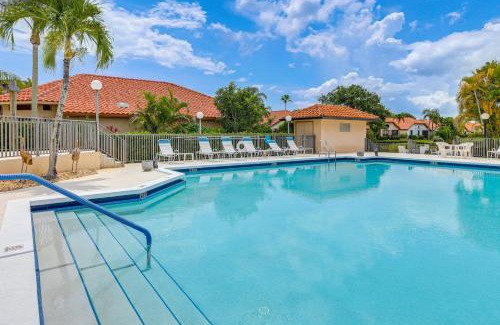 Palm City Casa | 8 Mi to Stuart Beach Home with Pool Access!