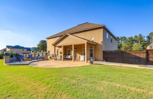 Fayetteville Casa | 8 Mi to Trilith Studios Home with Fire Pit!
