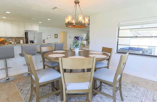 Largo Casa | 8 min Beach, Hot Tub, Pool & Games @ Snook Haven