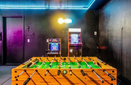 Indio Casa | 8 min to Coachella Heated Pool Karaoke Arcade