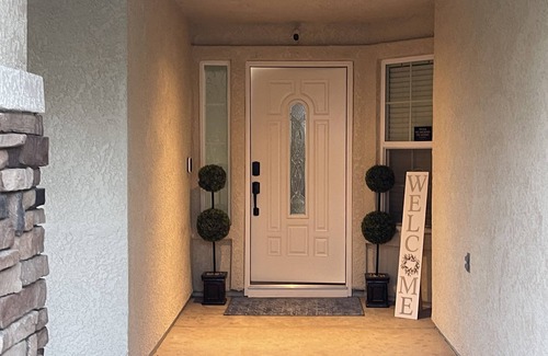 Clovis Casa | 8 min. to Oldtown Clovis CA Nice No Smoking home, HotTub and park across the str