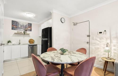 Rockdale Apartamento | 8 mins from Sydney Airport! 1BR with Courtyard
