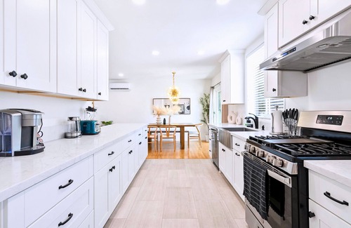 Fullerton Casa | 8 Mins to Disney: Sleeps 8 + Fire Pit + Laundry