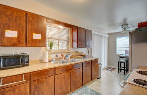 Eiber Casa | 8 Mins to Downtown, 10 Mins to Redrocks, TV's in every Room, FencedBackyard