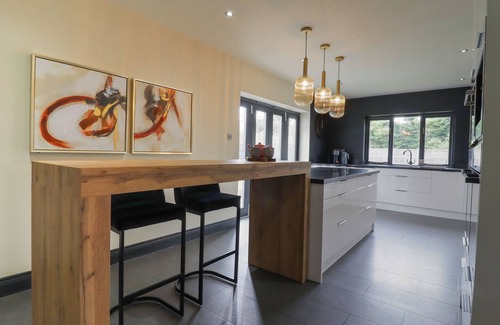 Royston Cabaña | 8 NEWMARKET ROAD, pet friendly, character holiday cottage in Royston