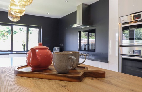 Royston Cabaña | 8 NEWMARKET ROAD, pet friendly, character holiday cottage in Royston