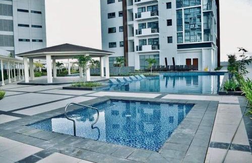 Lapu-Lapu Hotel | 8 Newtown Boulevard by Hiverooms