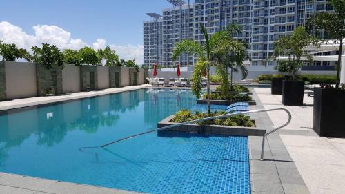 Lapu-Lapu Hotel | 8 Newtown Boulevard by Hiverooms