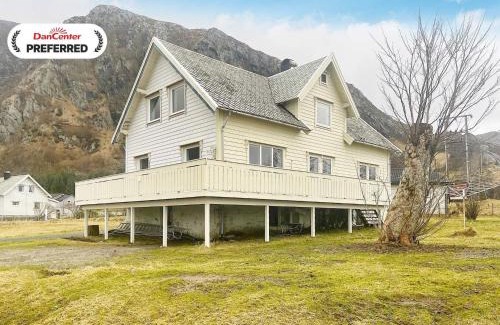 Bremanger Casa | 8 person holiday home in Bremanger