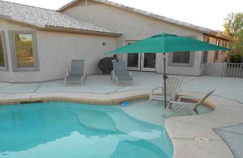 Miller Manor Casa | 800 SQ FT PUTTING / CHIPPING GREEN JUNTO A LA PISCINA CLIMATIZADA 4 BD RM HOME