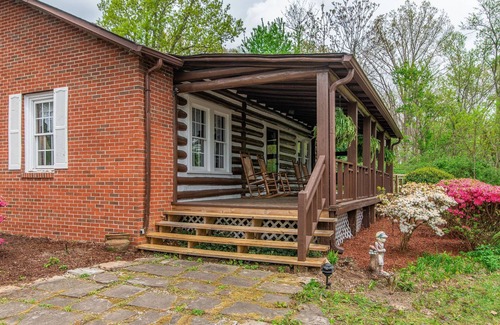 Crossville Cabina | Cabaña de madera de 84 años ubicada en la capital del golf de los Estados Unidos.