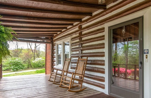 Crossville Cabina | Cabaña de madera de 84 años ubicada en la capital del golf de los Estados Unidos.