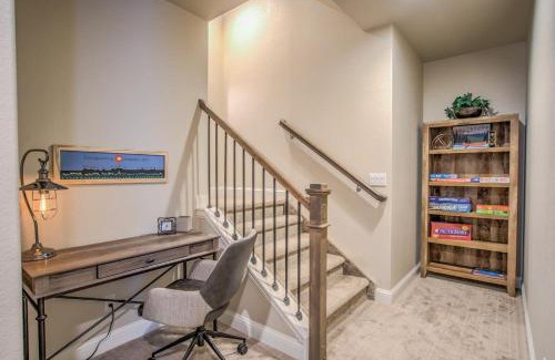 Colorado Springs Casa | 8BD Mnt Views Oasis Near Garden of The Gods Ideal for Groups