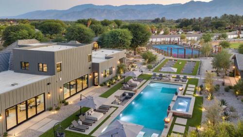 Palm Springs Villa | 8BDR Villa TennisPickleball Golf Green Pool House Gym Bar Mesquite38