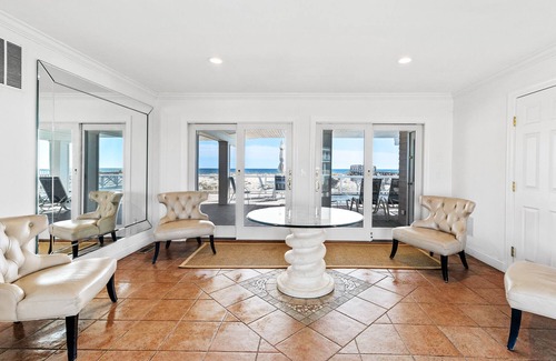 West Hampton Dunes Casa | 8BR Glamorosa casa frente al mar con piscina + jacuzzi. Ofertas de última hora disponibles!