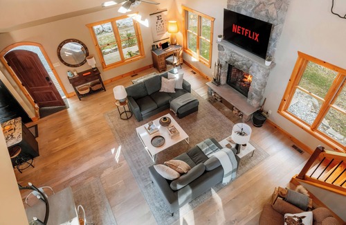 Pond Eddy Cabina | 9-acre Forest Escape w/Roof Deck & Fire Pit
