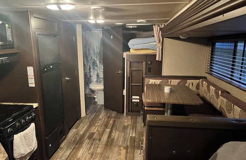 Sturgeon Lake Alquiler De RV | 9 Acres of Secluded Freedom along the Kettle River in Sturgeon Lake, MN