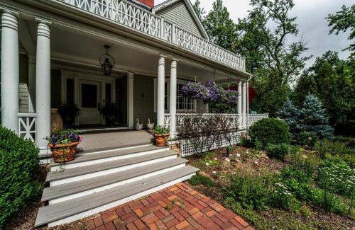 Broadmoor Casa | 9 Broadmoor Ave