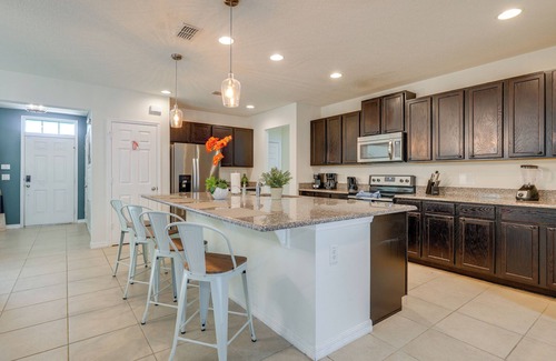 West Haven Casa | 9 Mi to Disney: Group Getaway w/ Lanai & Hot Tub!