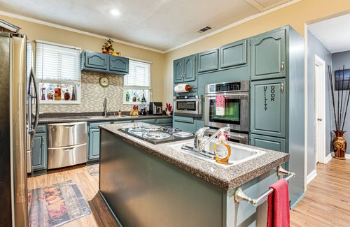 Decatur Casa | 9 Mi to Downtown Atlanta: Home w/ Deck + Yard!