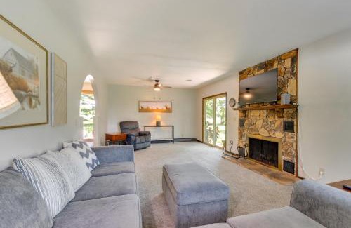 Frederick Casa | 9 Mi to Downtown Rushville Cozy Getaway with Grill