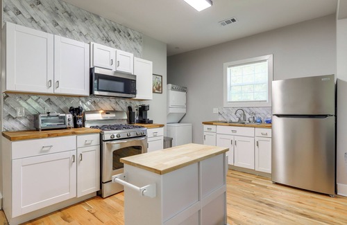 College Park Apartamento | 9 Mi to Dtwn ATL: Pet-Friendly Apt w/ Yard