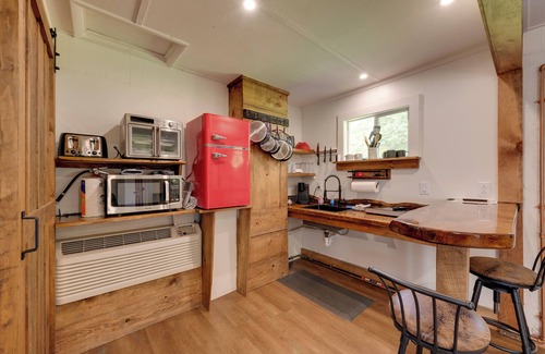 Hillsgrove Cabaña | 9 Mi to Worlds End State Park: Cabin in Hillsgrove