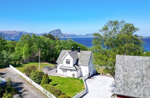 Stadlandet Casa | 9 person holiday home in Åram