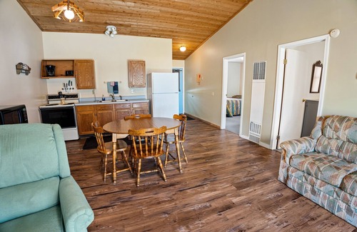 Oscoda Complejo | #9 Thomas' Parkside Cottages. 2BR Beach walk-out to Lake Huron, downtown local