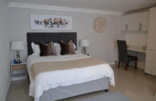 Woodmead Casa | 9 Woodmead Suites