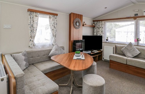 Netley Casa | 92 SOLENT BREEZES, pet friendly, character holiday cottage in Warsash