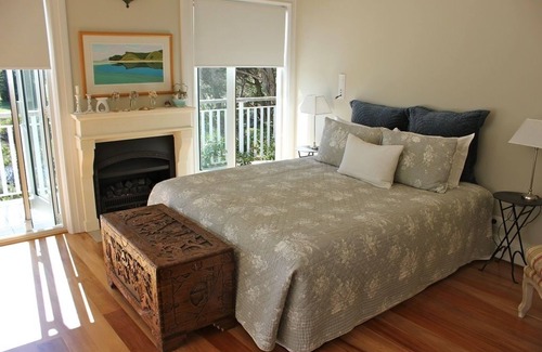 Cooks Beach Cama Y Desayuno | 970 Lonely Bay Lodge