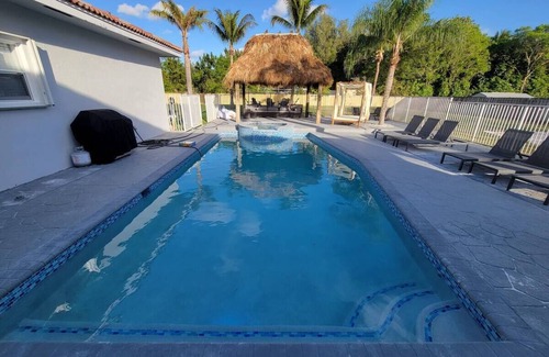 Coconut Creek Casa | 9BR/5BA Getaway, Heated Pool, Jacuzzi, Beach Volleyball & Mini Golf