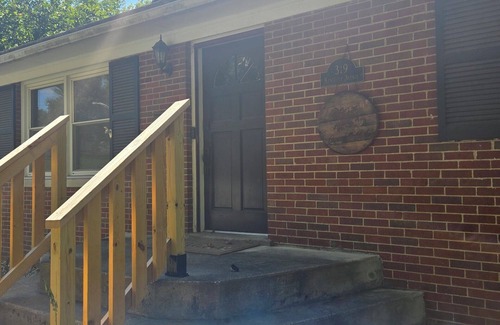 Georgetown Casa | A 2-bedroom house in Georgetown, close to downtown, fully fenced back yard.