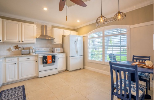 Beachwalk Isles Casa | ¡Una casa con piscina climatizada de 3 habitaciones y 2 baños a solo 5 millas de Fort Myers Beach!